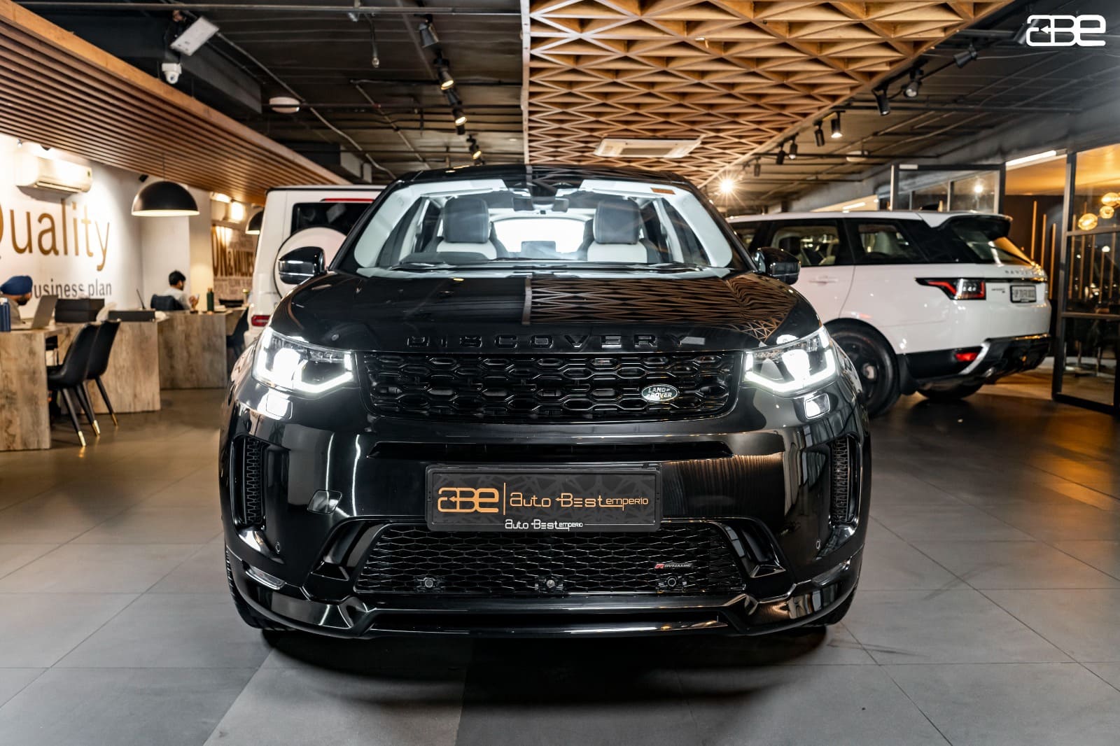 Land Rover Discovery Sport R DYNAMIC SE 2.0 LTR