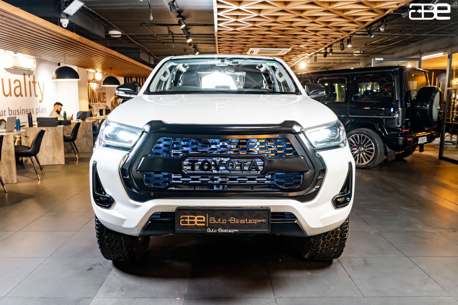 Toyota HILUX 2.8 (HIGH AT M1G)