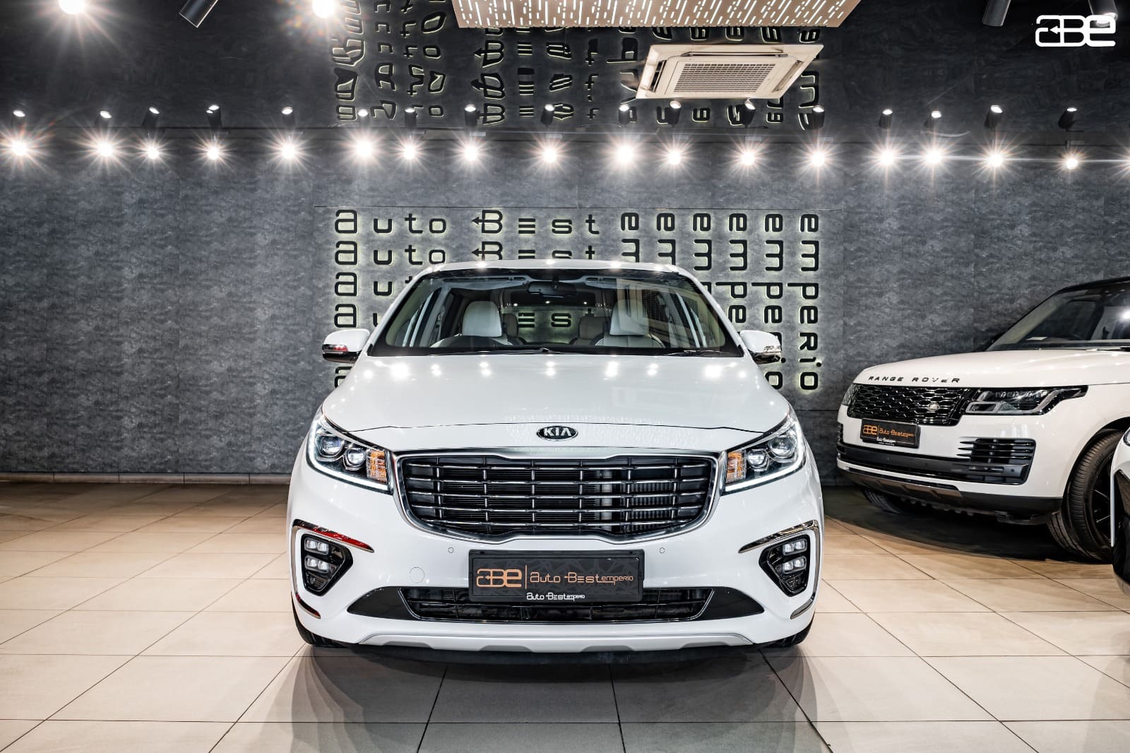 KIA CARNIVAL LIMOUSINE AT