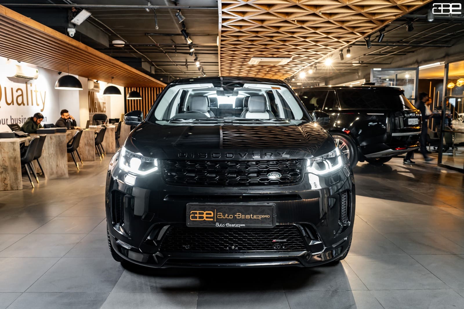 Land Rover Discovery Sport R DYNAMIC SE 2.0 LTR