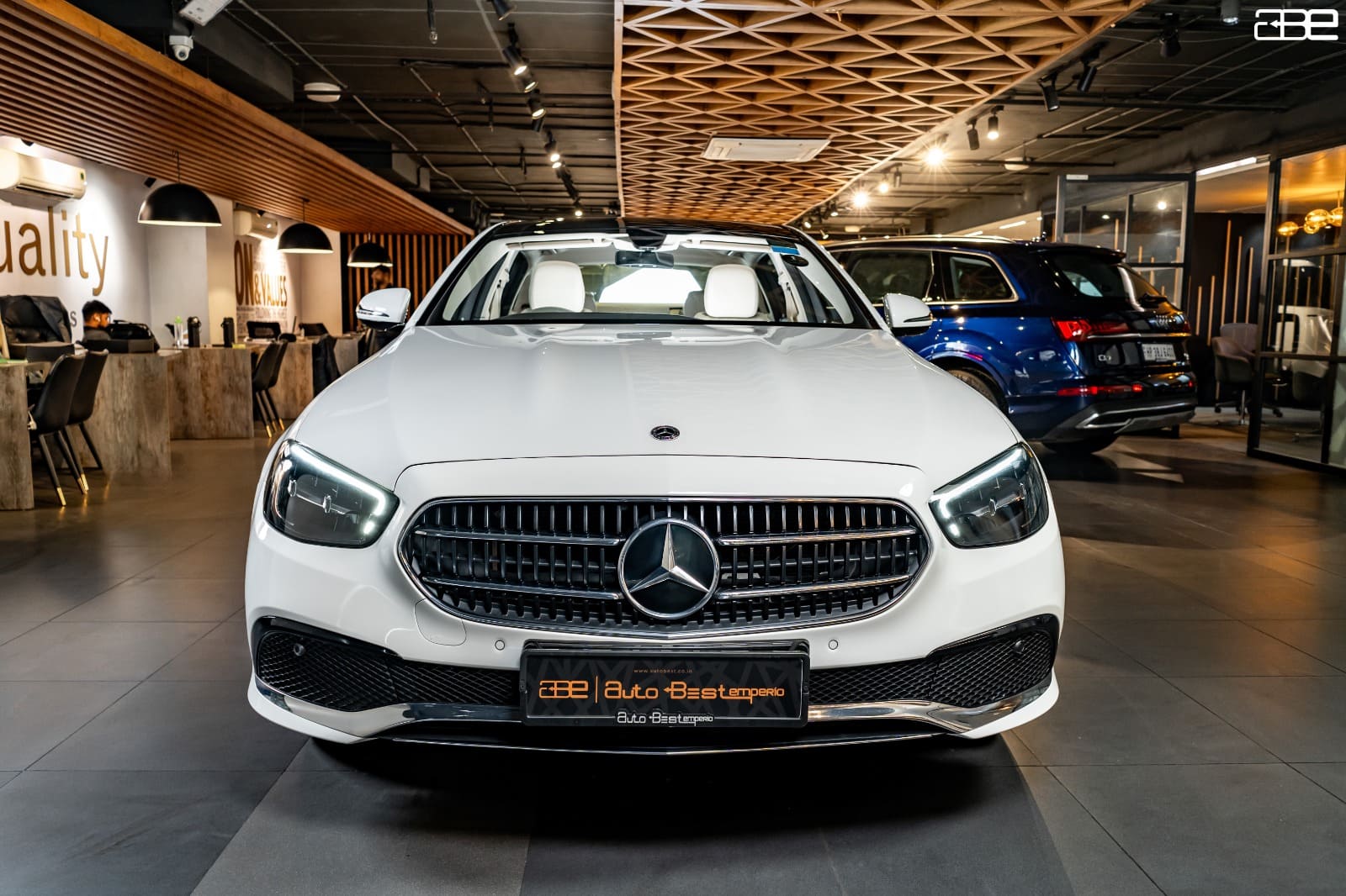 Mercedes-Benz E-Class E-200 EXCLUSIVE